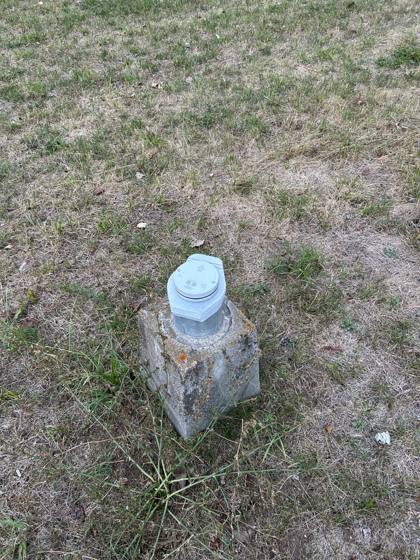 EOS Sensor auf einer Grundwassermessstelle